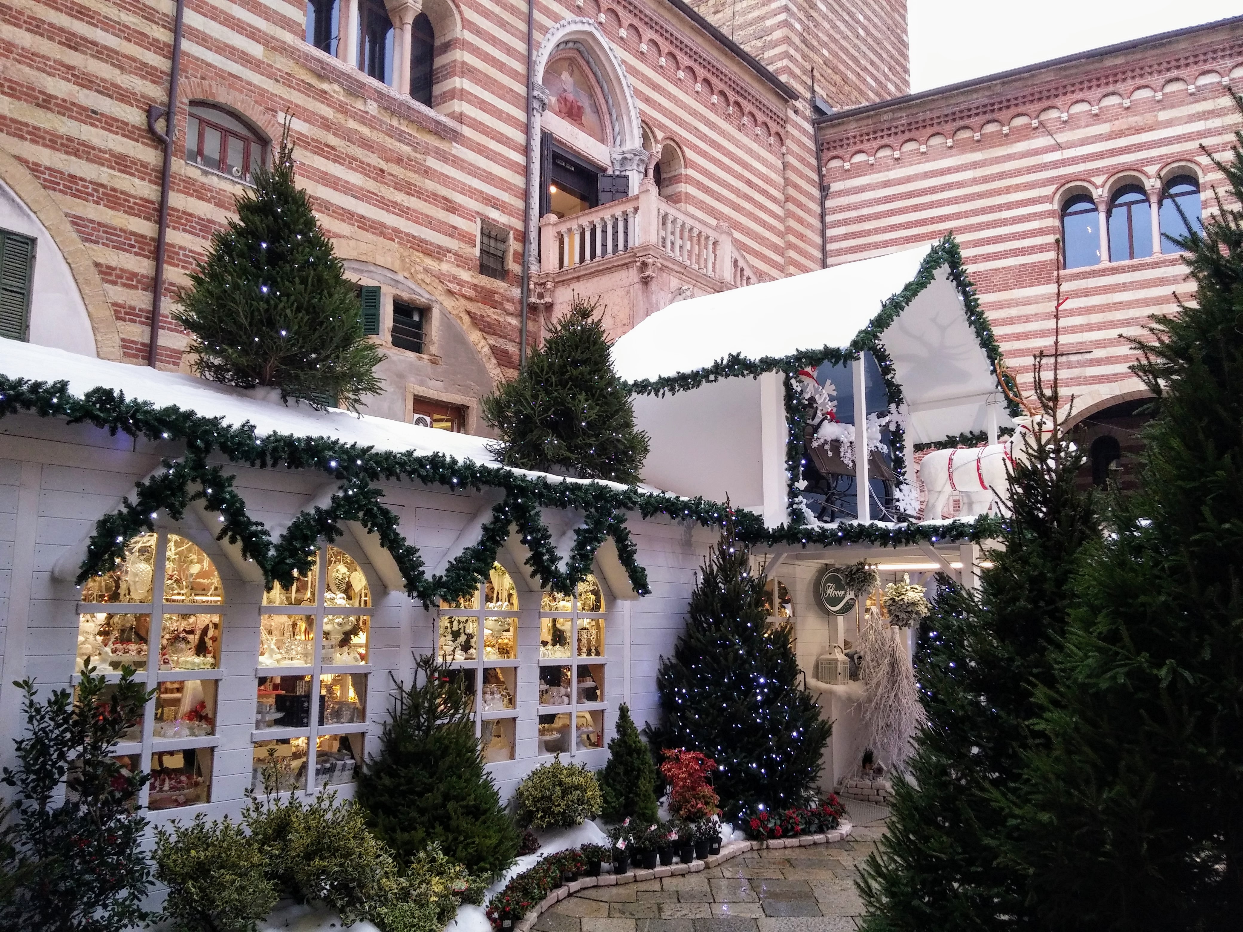 Natale a Verona: tutta la città a tema natalizio! Natale a Verona: tutta la città a tema natalizio!