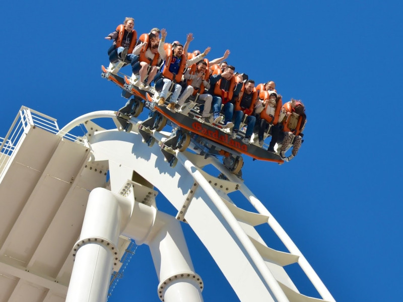 ОСМАТРИВАЯ  ВЕРОНУ, НАСЛАЖДАЙТЕСЬ В GARDALAND!